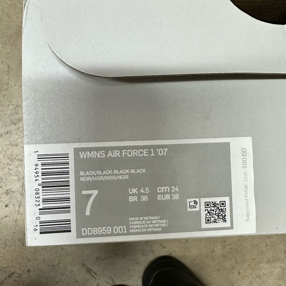 Nike Air Force 1, Women’s Size 7 - Picture 4 of 4